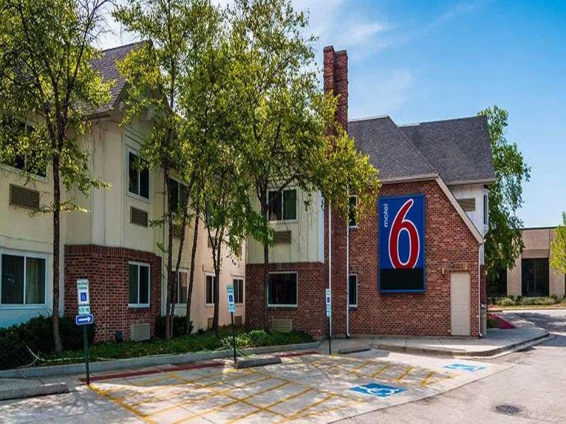 Motel 6 Chicago North Central-Arlington Heights image