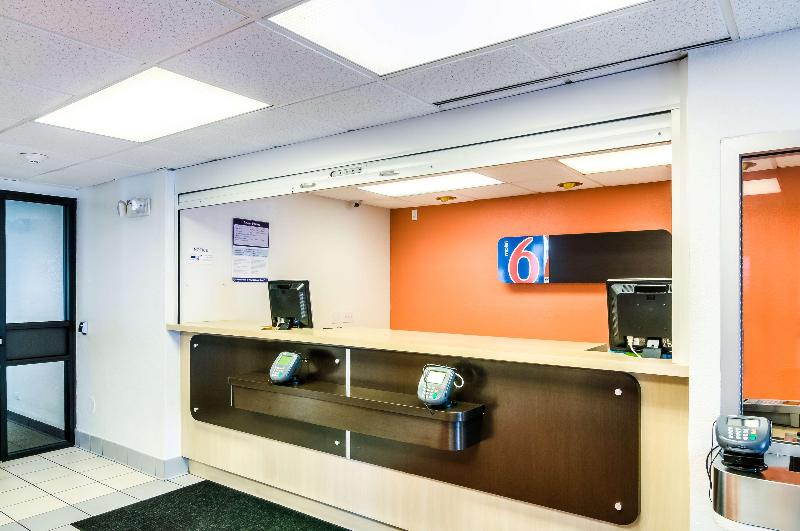 Motel 6 Chicago North Central-Arlington Heights image