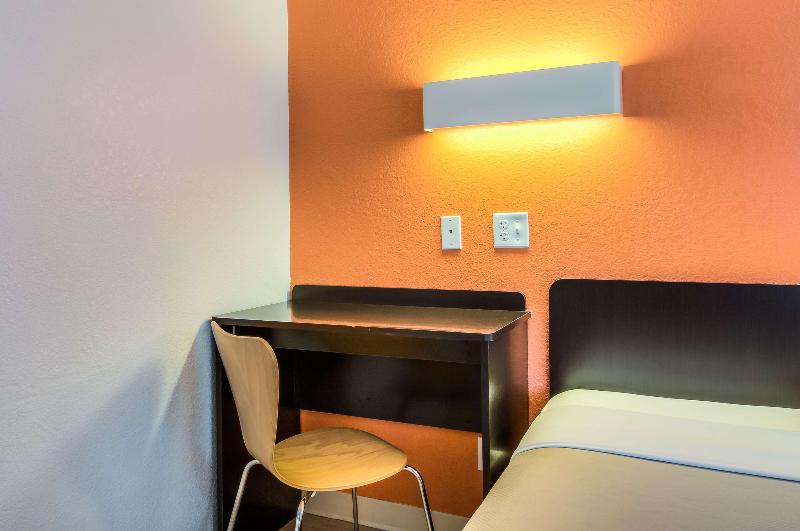 Motel 6 Chicago North Central-Arlington Heights image