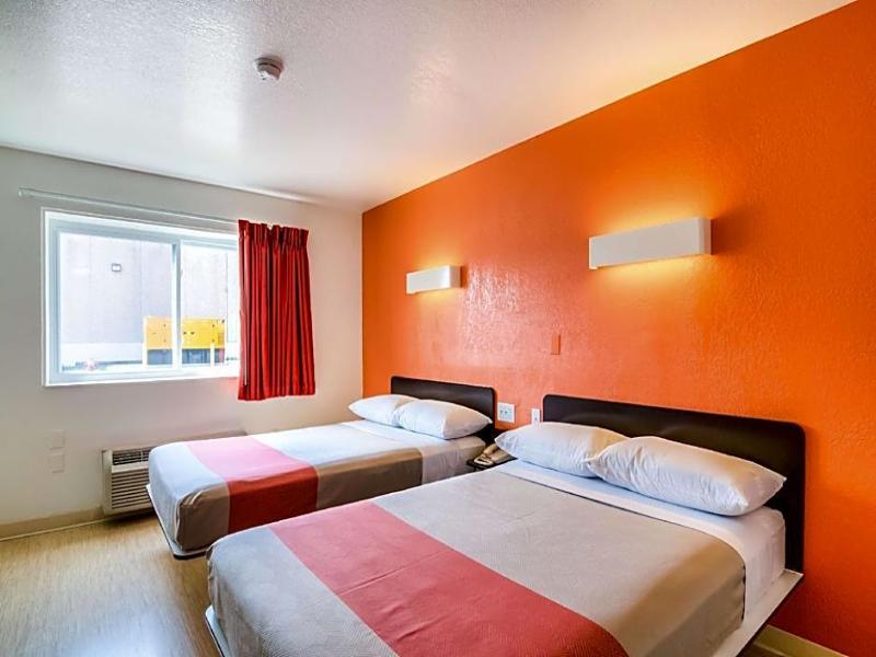 Motel 6 Chicago North Central-Arlington Heights image