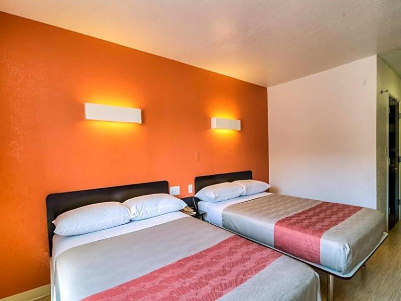 Motel 6 Chicago North Central-Arlington Heights image