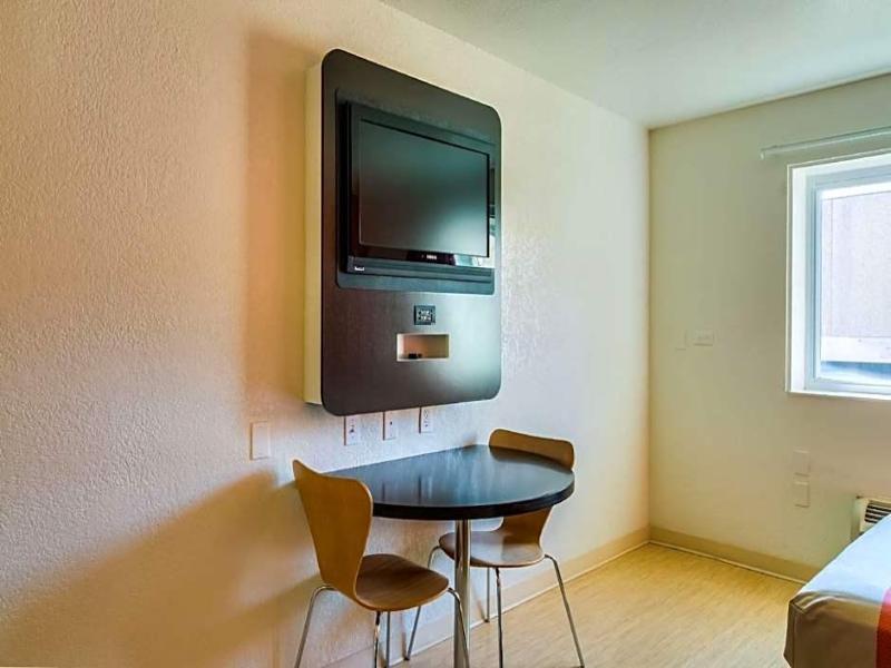 Motel 6 Chicago North Central-Arlington Heights image