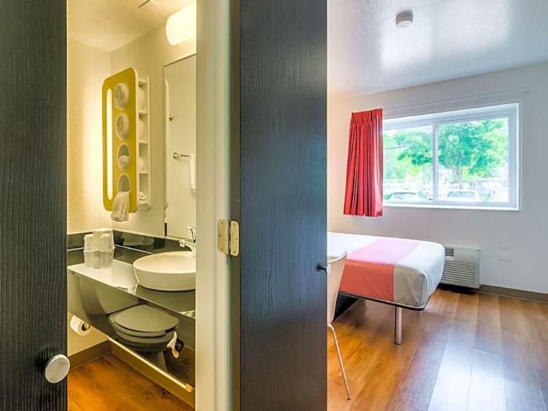 Motel 6 Chicago North Central-Arlington Heights image