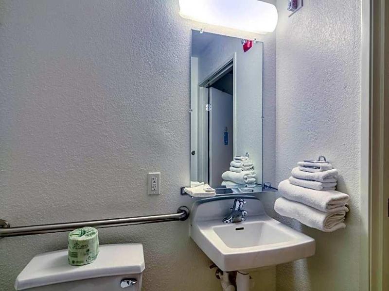 Motel 6 Chicago North Central-Arlington Heights image