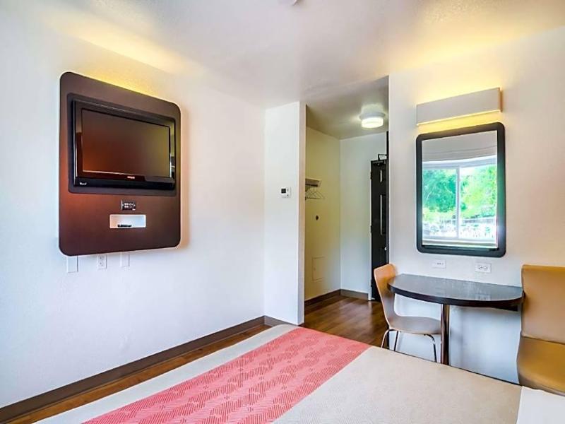 Motel 6 Chicago North Central-Arlington Heights image