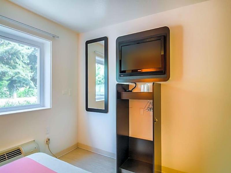 Motel 6 Chicago North Central-Arlington Heights image