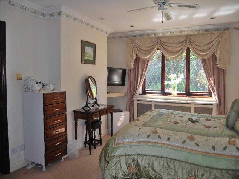 Cotswold House - Guest house image