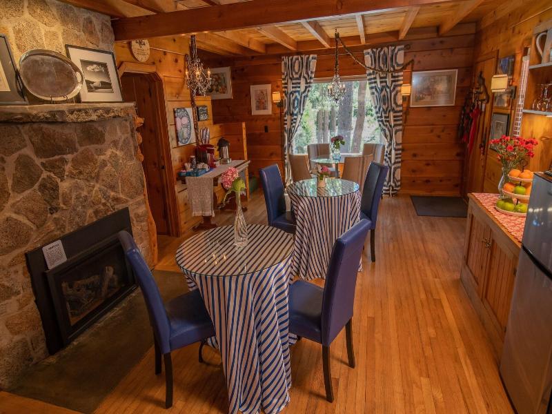 Elliott House Bed & Breakfast image 8