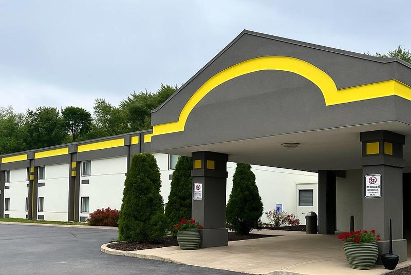 Super 8 by Wyndham Logansport image
