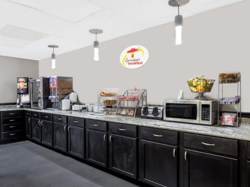Super 8 by Wyndham Logansport image