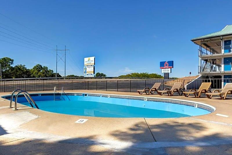 Notch Inn and Suites image