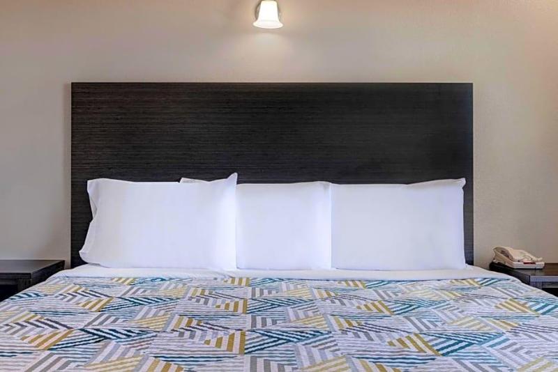 Notch Inn and Suites image