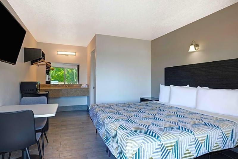 Notch Inn and Suites image