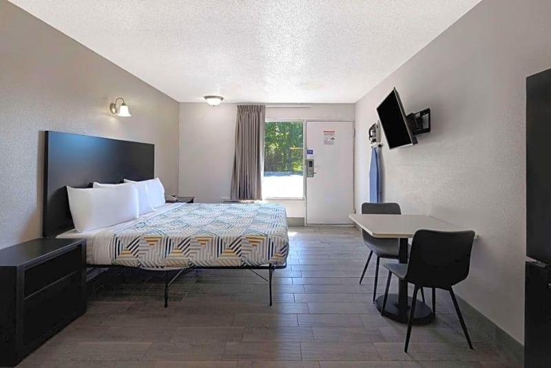 Notch Inn and Suites image