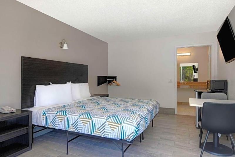 Notch Inn and Suites image
