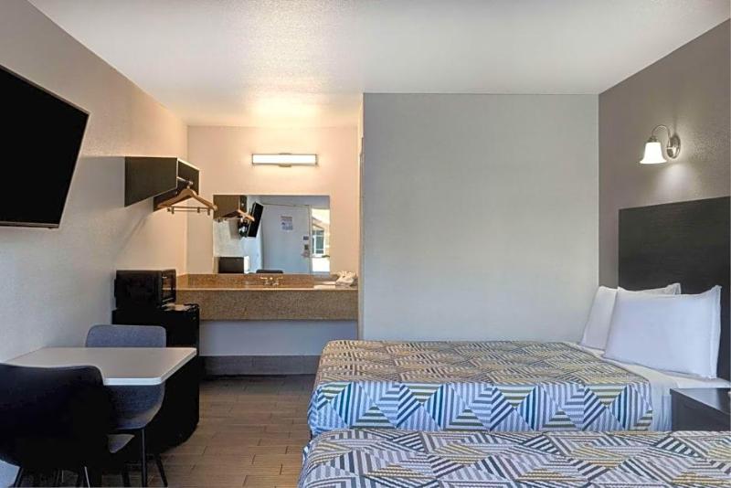 Notch Inn and Suites image