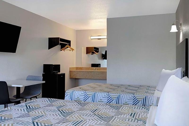 Notch Inn and Suites image
