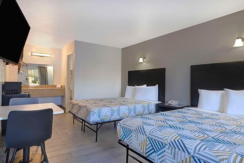 Notch Inn and Suites image