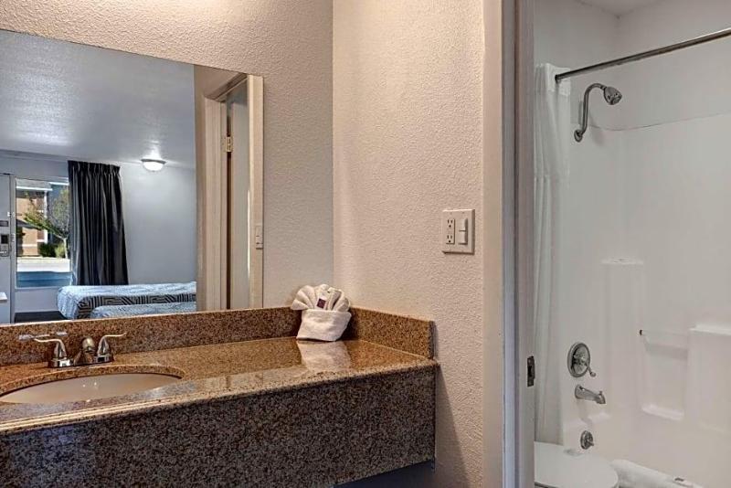 Notch Inn and Suites image