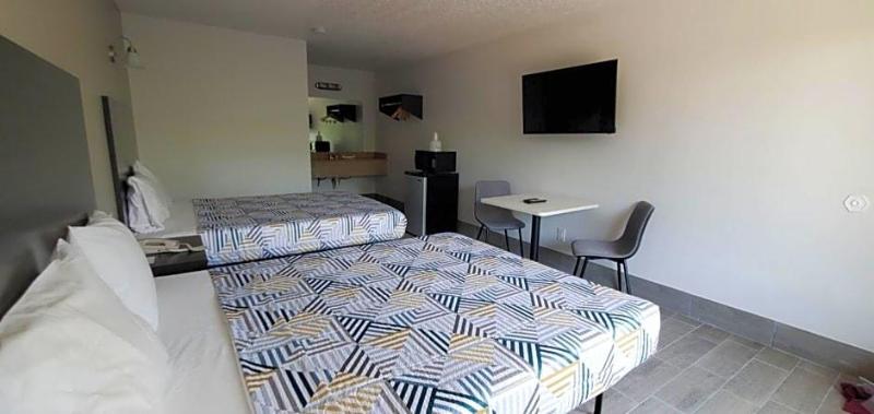 Notch Inn and Suites image