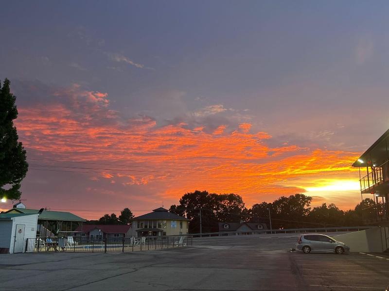 Notch Inn and Suites image