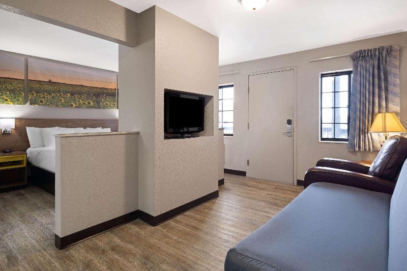 Days Inn & Suites by Wyndham Kokomo image