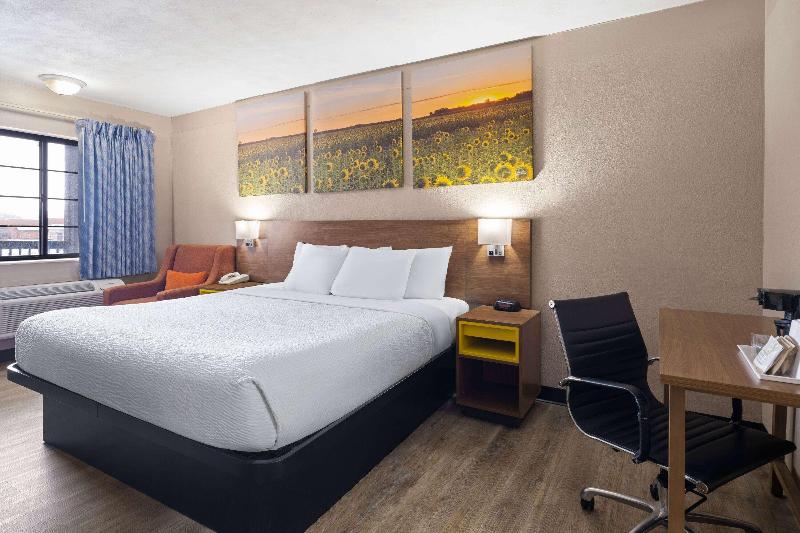 Days Inn & Suites by Wyndham Kokomo image
