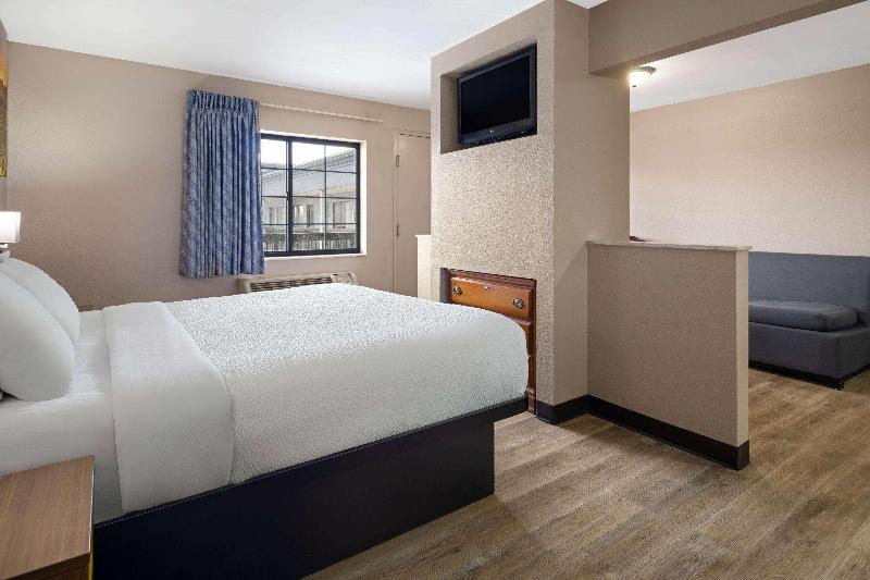 Days Inn & Suites by Wyndham Kokomo image