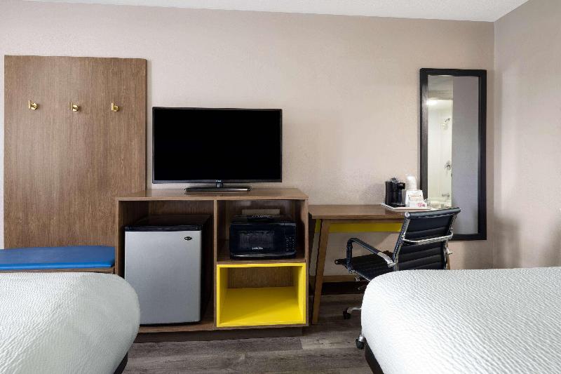 Days Inn & Suites by Wyndham Kokomo image