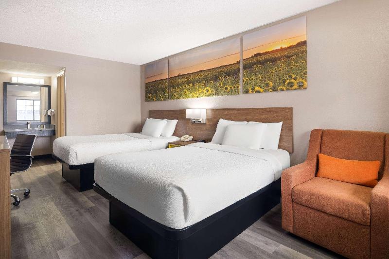 Days Inn & Suites by Wyndham Kokomo image