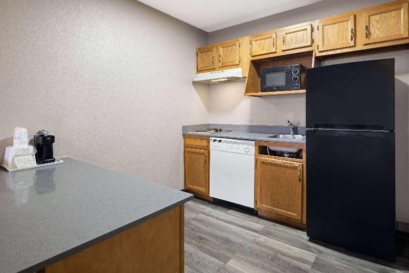 Days Inn & Suites by Wyndham Kokomo image