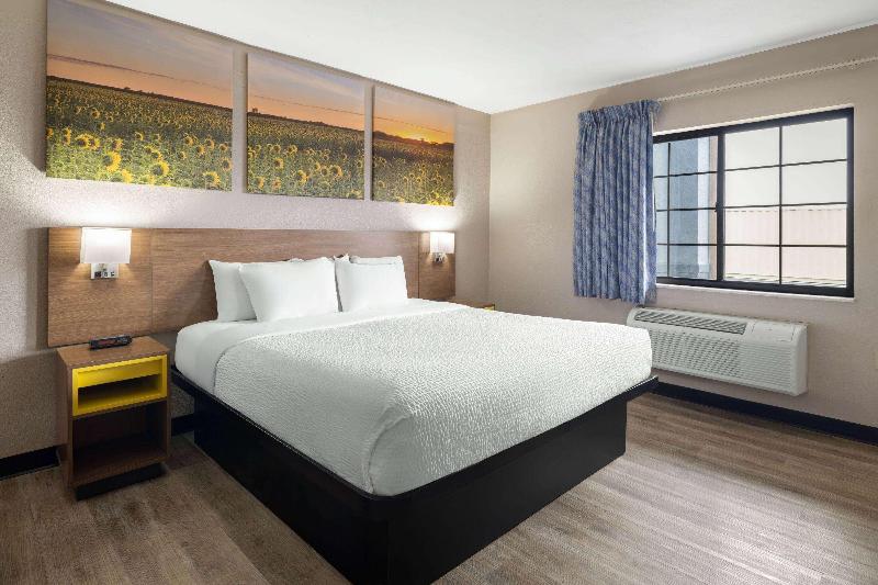 Days Inn & Suites by Wyndham Kokomo image