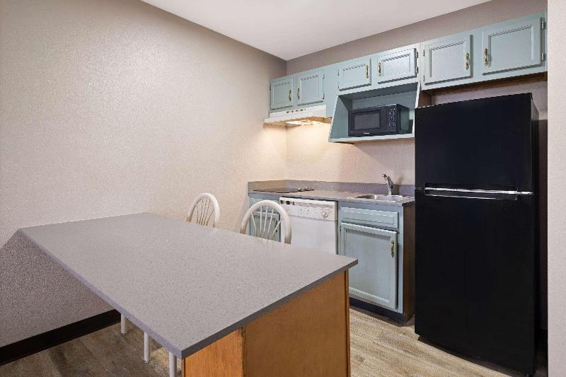 Days Inn & Suites by Wyndham Kokomo image