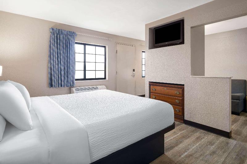 Days Inn & Suites by Wyndham Kokomo image