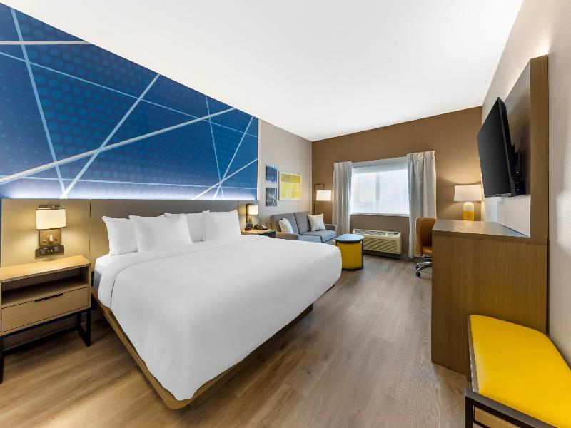 Comfort InnSuites Oklahoma CityNorth Quail Springs image