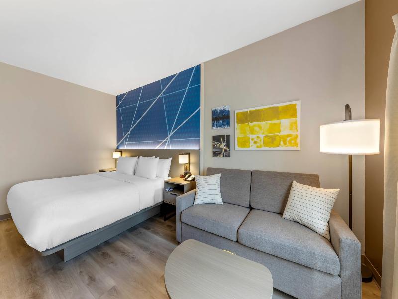 Comfort InnSuites Oklahoma CityNorth Quail Springs image