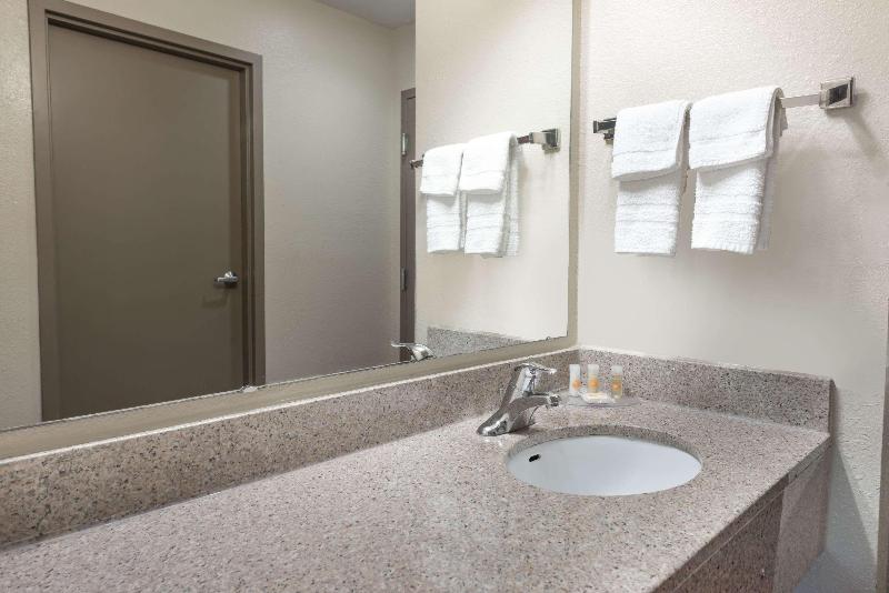 Days Inn By Wyndham St Peters/St Charles image