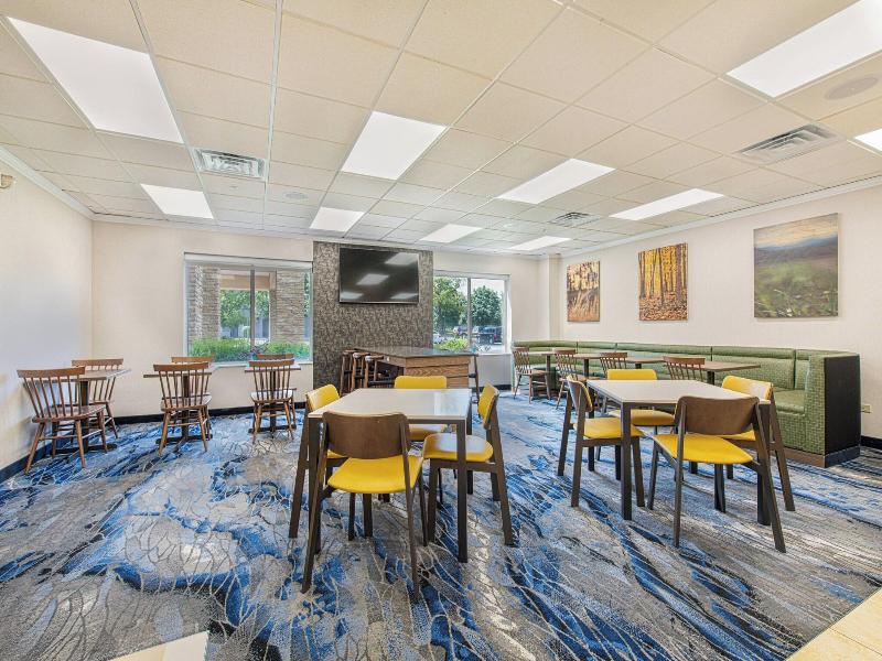 Fairfield Inn By Marriott Chicago Naperville image