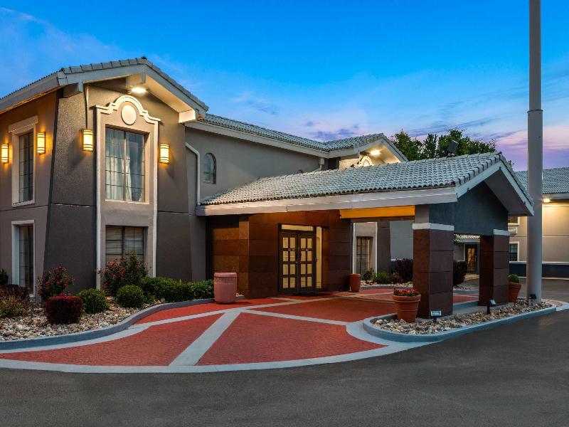 La Quinta Inn By Wyndham Omaha West — exterior view