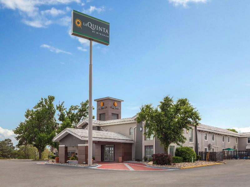 La Quinta Inn By Wyndham Omaha West — general view