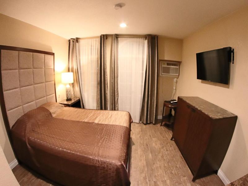 Santa Cruz Inn Riverside image