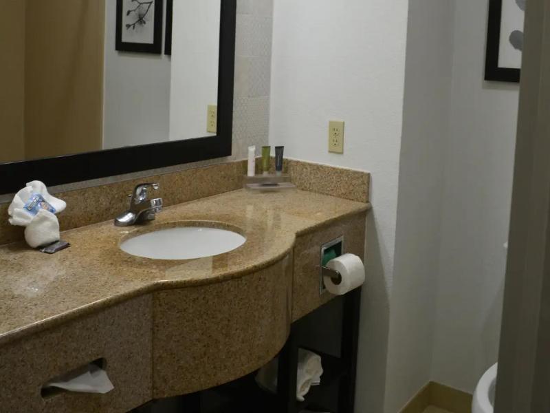 Country Inn & Suites Oklahoma City North image
