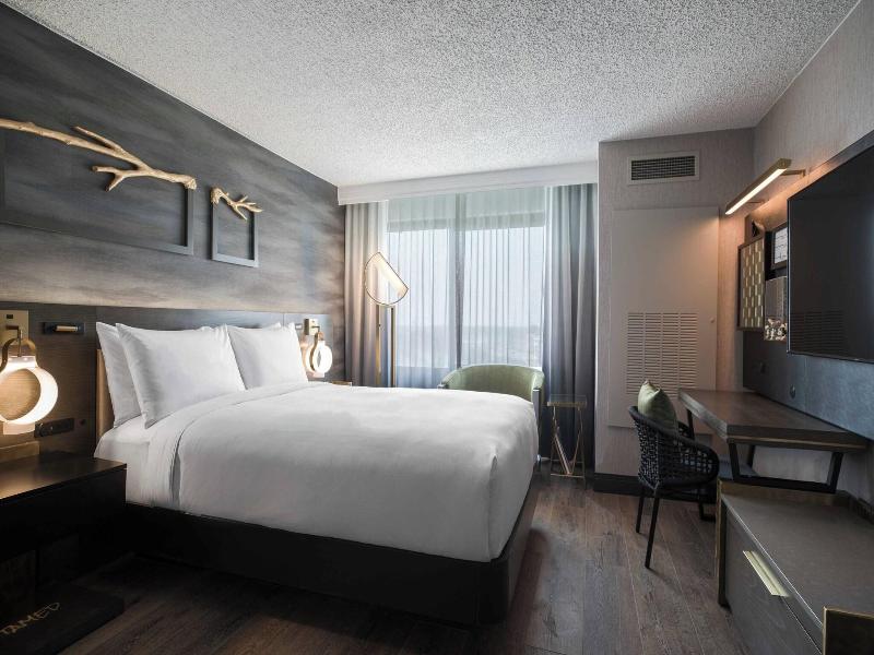 Renaissance Chicago North Shore Hotel image