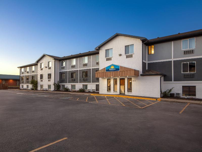 Days Inn by Wyndham Omaha NE image