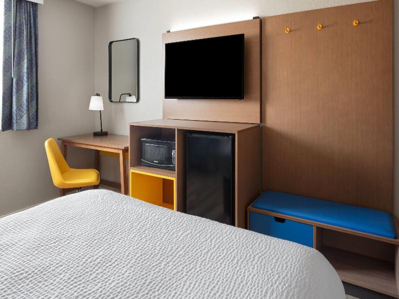 Days Inn by Wyndham Omaha NE image