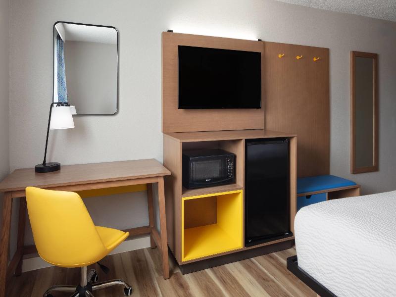 Days Inn by Wyndham Omaha NE image