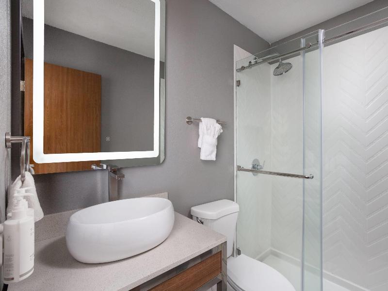 Days Inn by Wyndham Omaha NE image