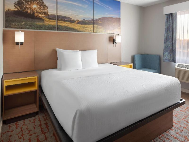 Days Inn by Wyndham Omaha NE image