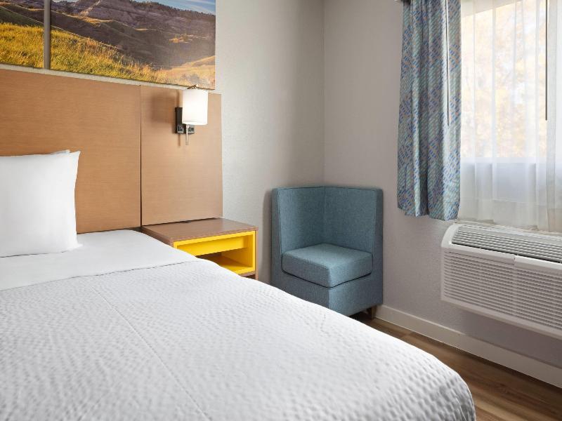 Days Inn by Wyndham Omaha NE image