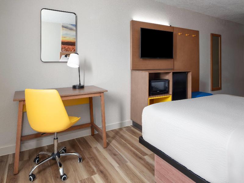 Days Inn by Wyndham Omaha NE image